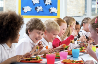 pupils eating school dinner